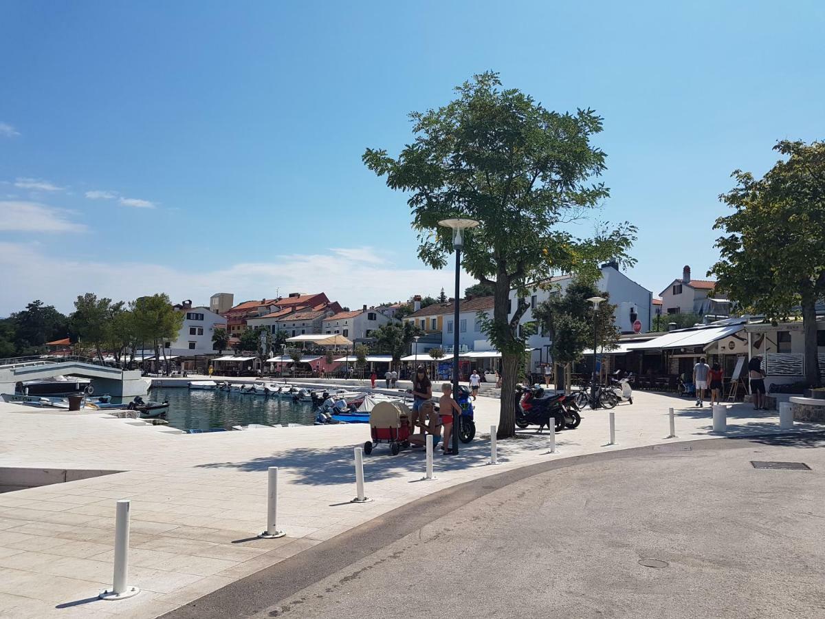 Vijon Appartamento Njivice Esterno foto