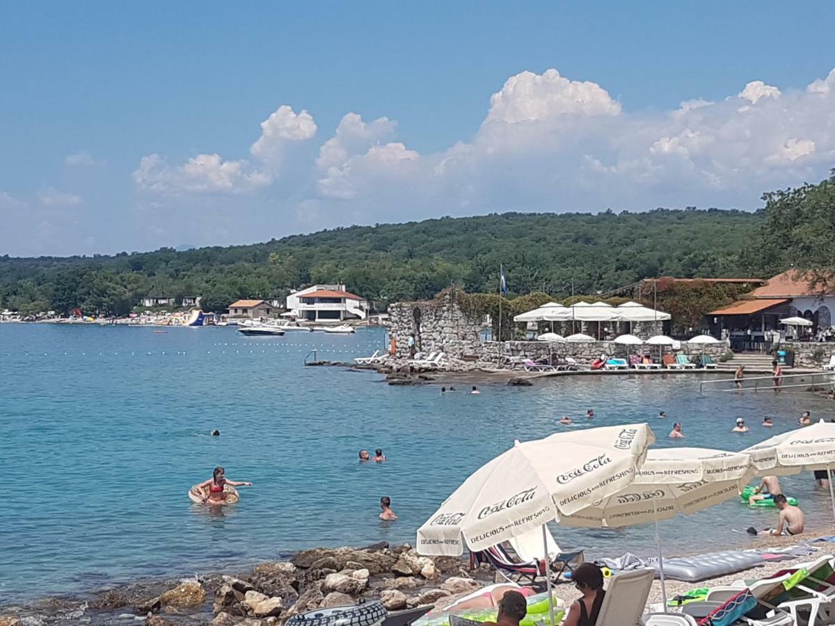 Vijon Appartamento Njivice Esterno foto