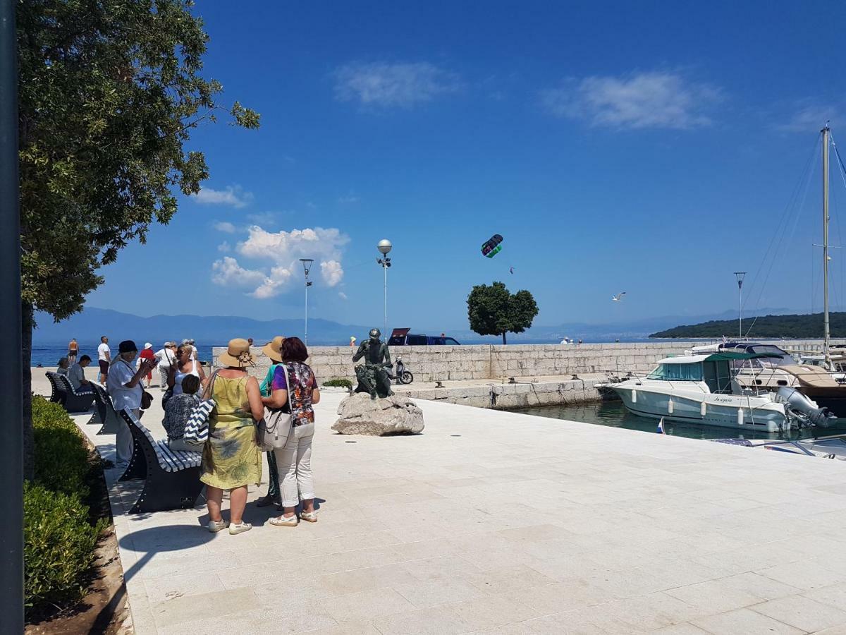 Vijon Appartamento Njivice Esterno foto