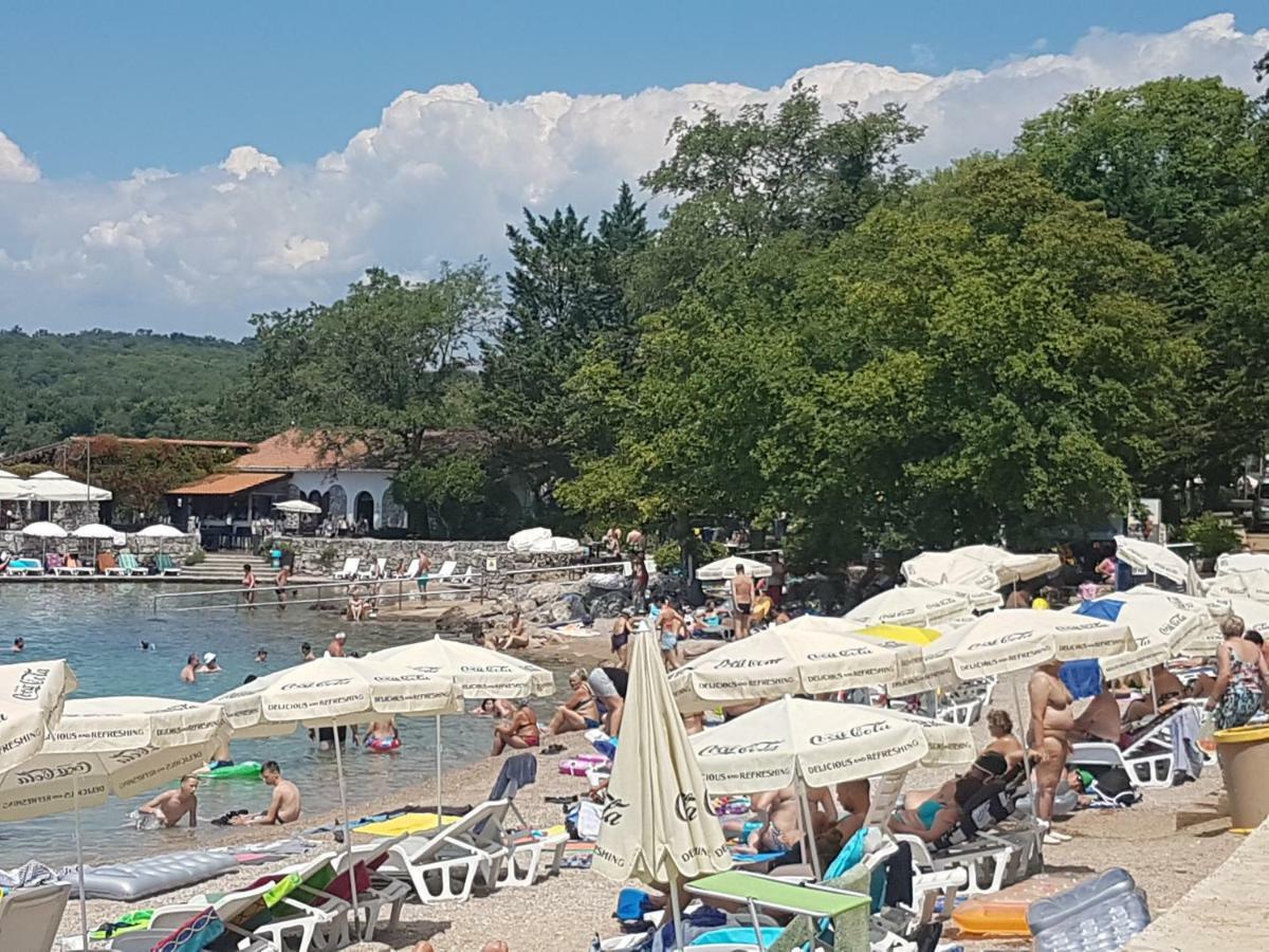 Vijon Appartamento Njivice Esterno foto