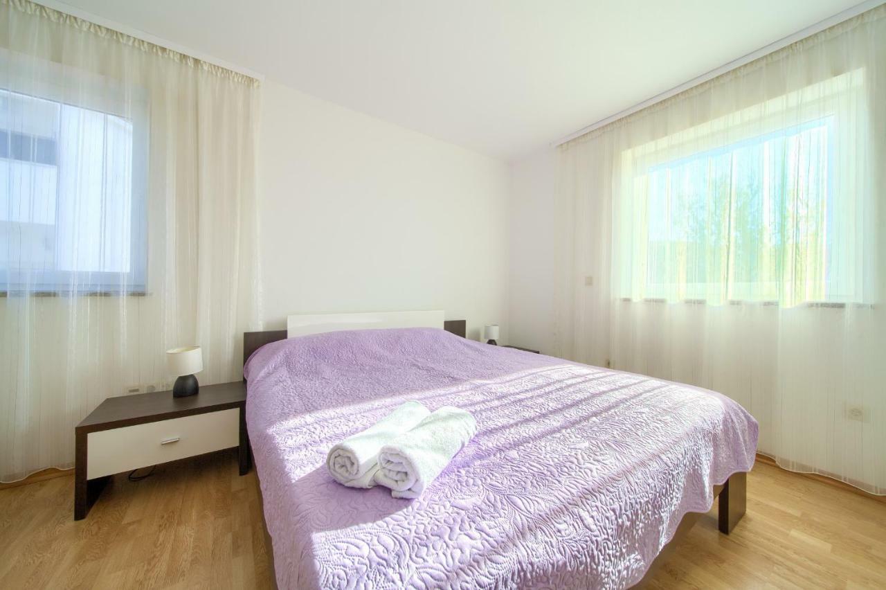 Vijon Appartamento Njivice Esterno foto