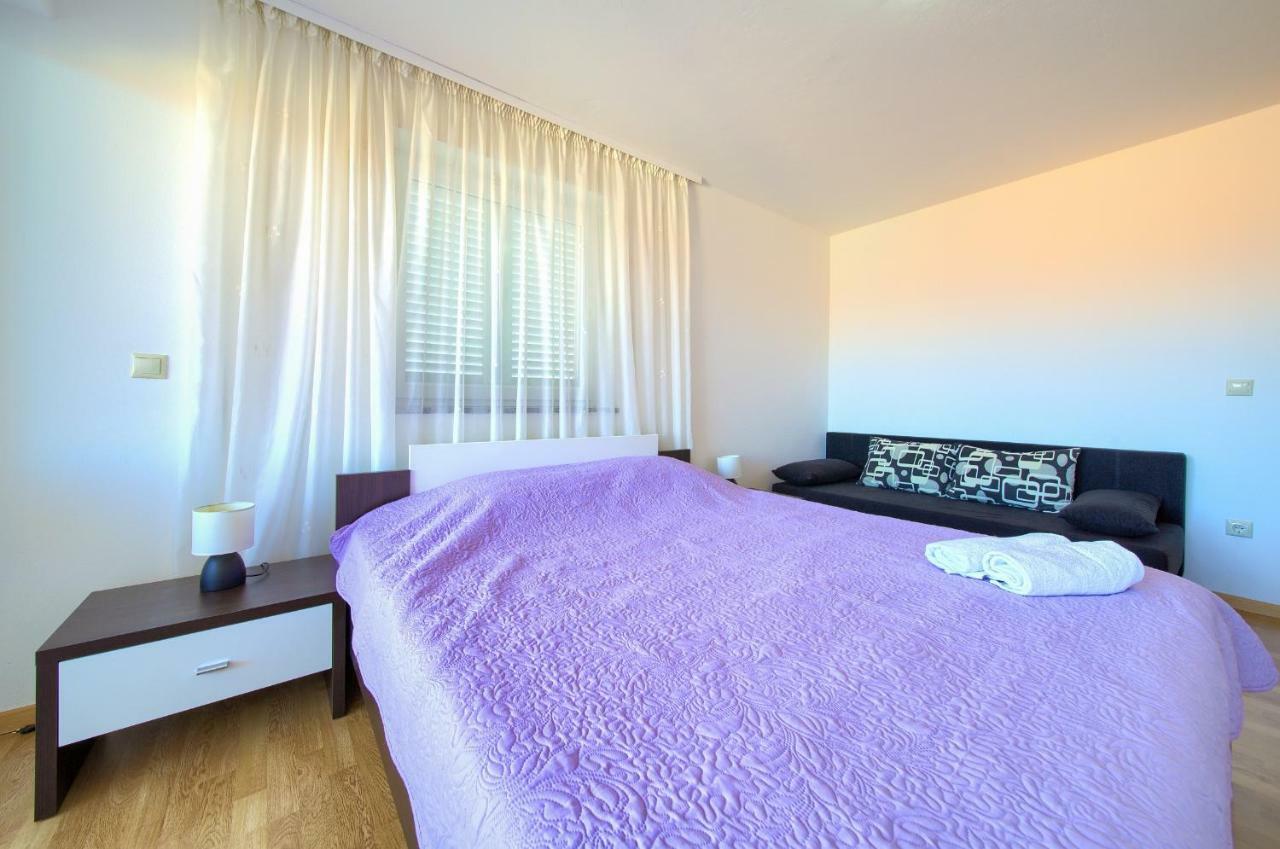Vijon Appartamento Njivice Esterno foto
