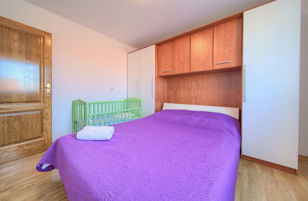 Vijon Appartamento Njivice Esterno foto