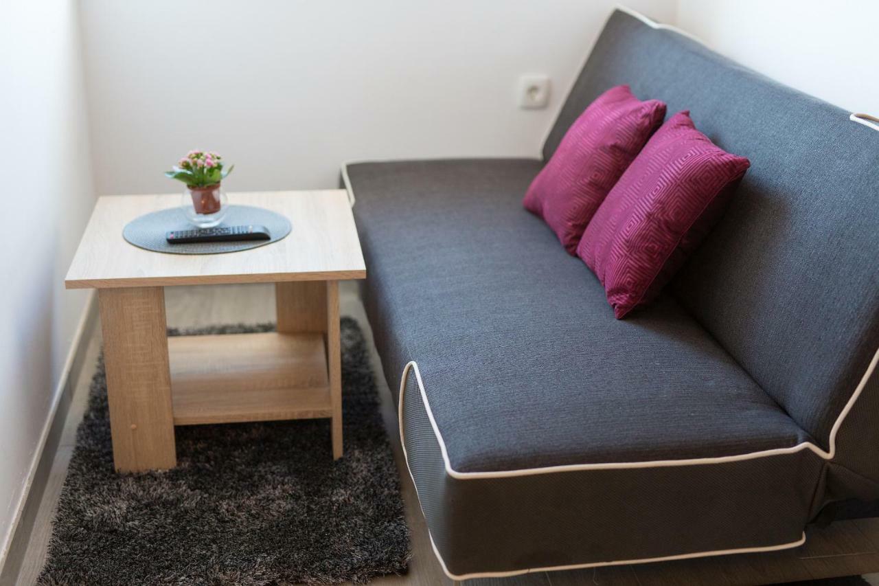 Vijon Appartamento Njivice Esterno foto