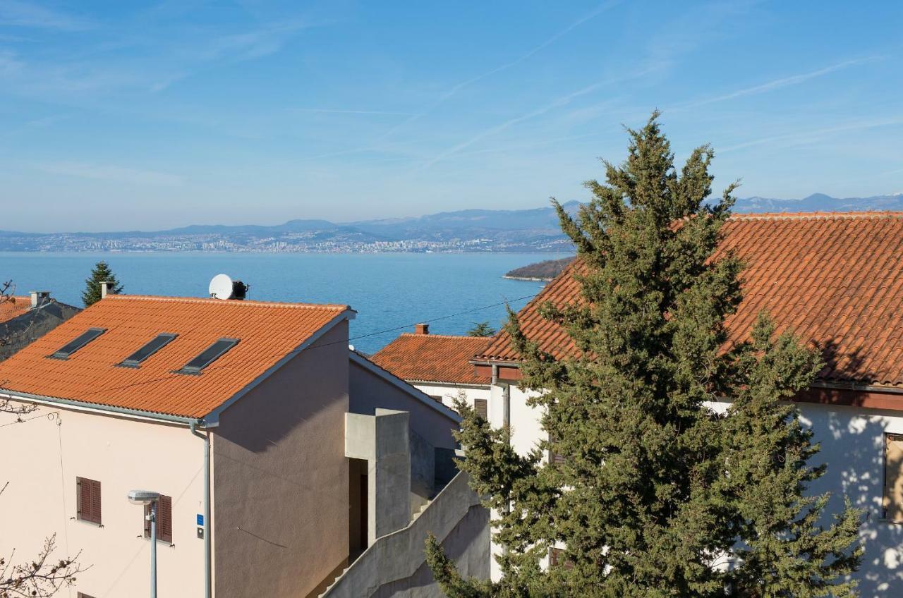 Vijon Appartamento Njivice Esterno foto