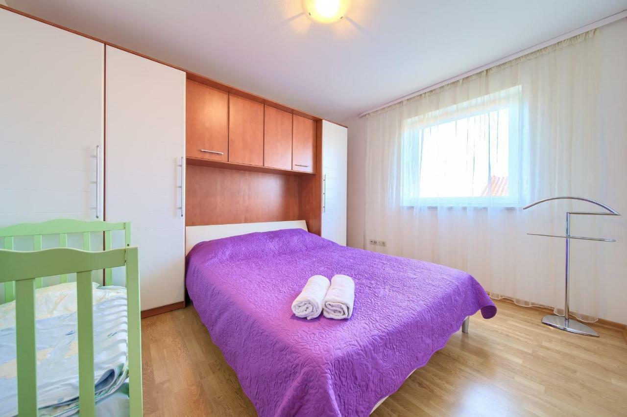 Vijon Appartamento Njivice Esterno foto