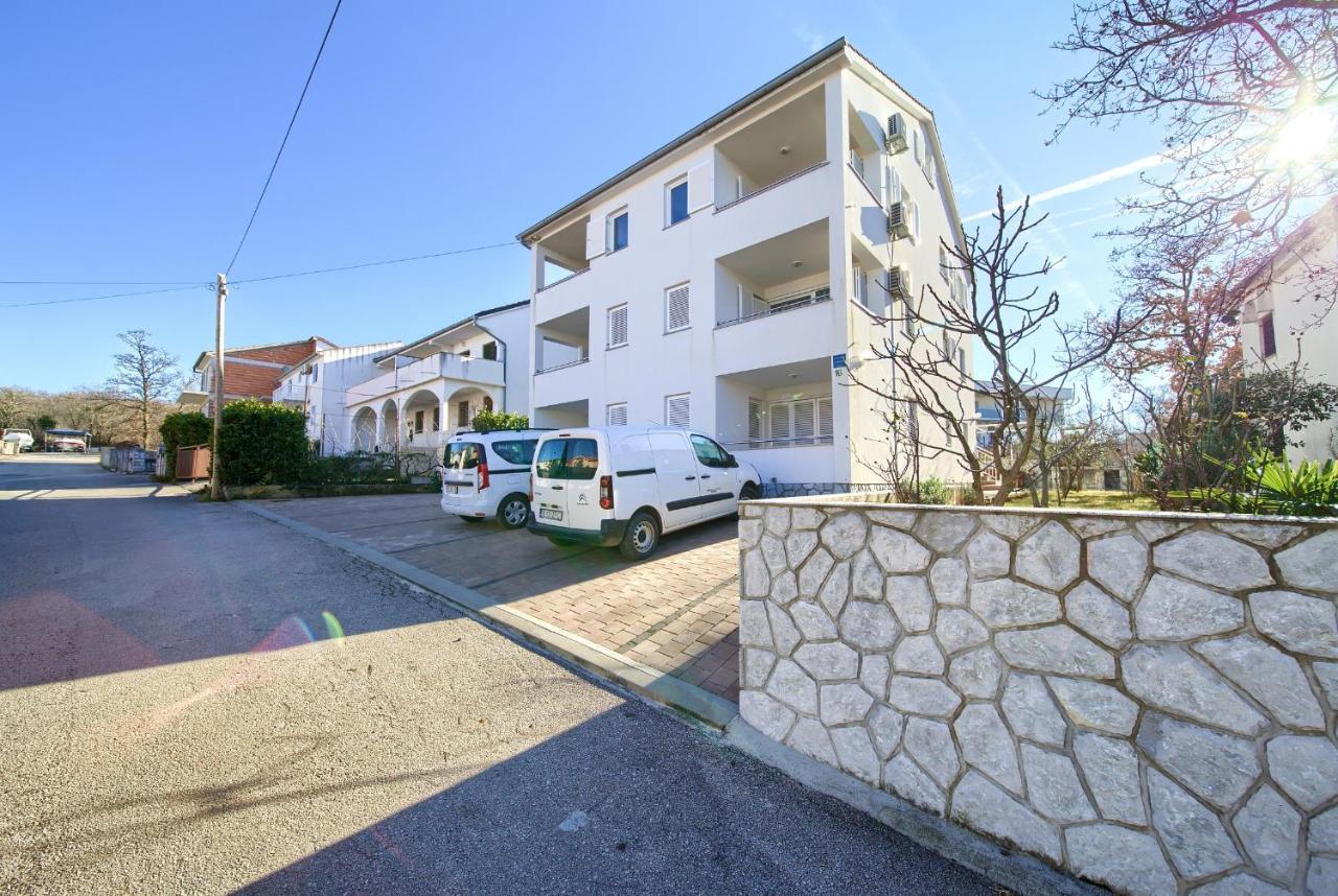 Vijon Appartamento Njivice Esterno foto